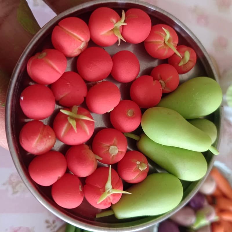 Clay tomatoes and gourds