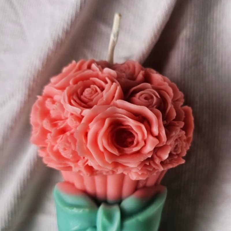 Rose bouquet candle